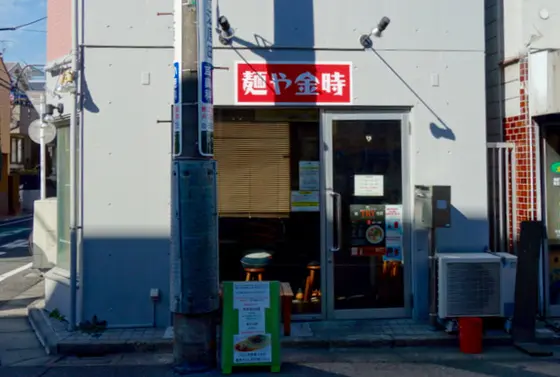 駅からは少し歩く