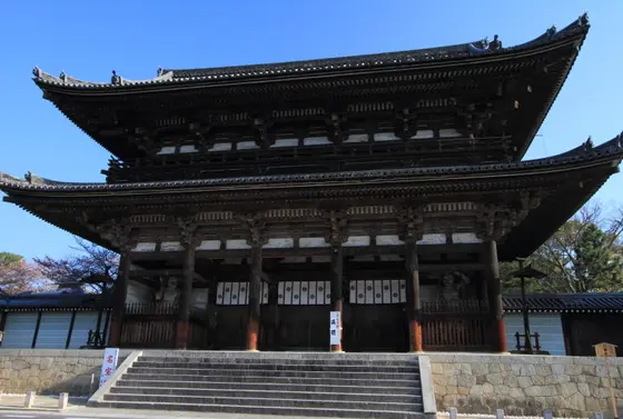 山門の「仁王像」は大迫力