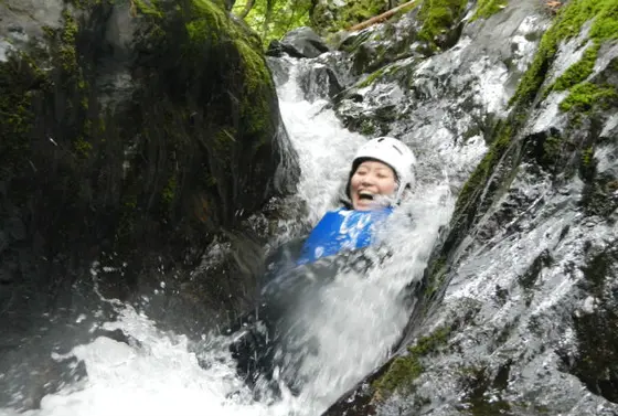 天然のウォータースライダー