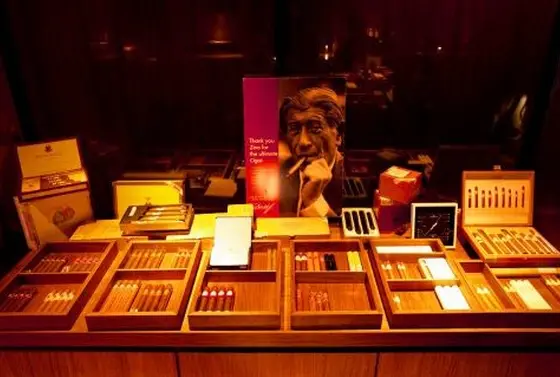 お店の中央に…