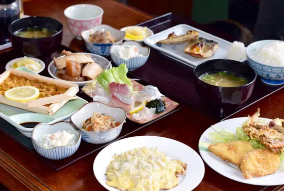 店内の雰囲気はエキセントリックだけど漁港直送のメニューはダイナミック！