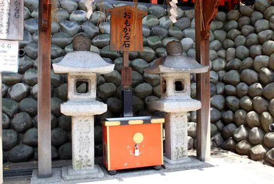 おもかる石