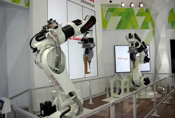 ロボットは頭が良い…！似顔絵まで！