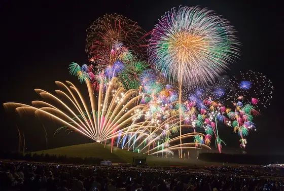 夏の終わりには花火大会も