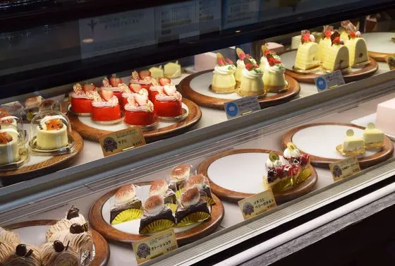ケーキバイキングも