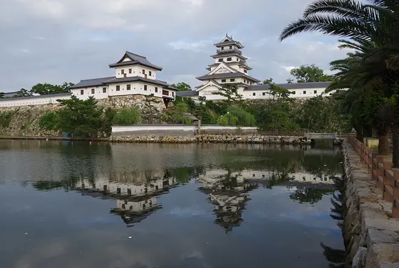 水面に映るお城