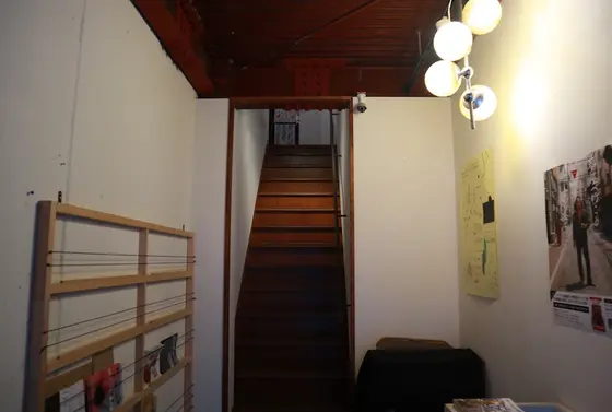 ▶︎ 店内入って階段上がり2F