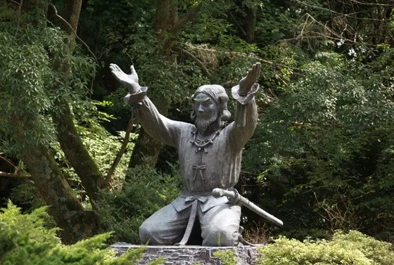 神話に溢れる境内