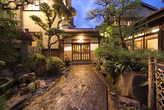 どっしりした門構え