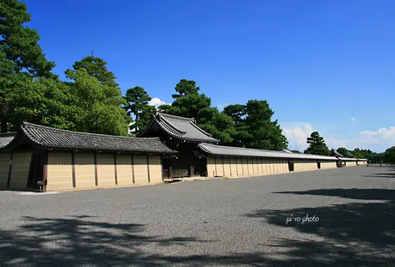 御所の塀