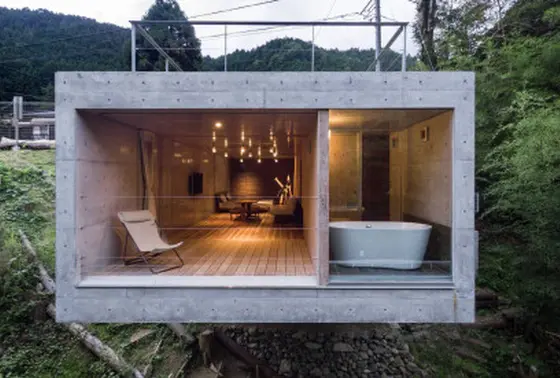 周りに人工の建造物はない！