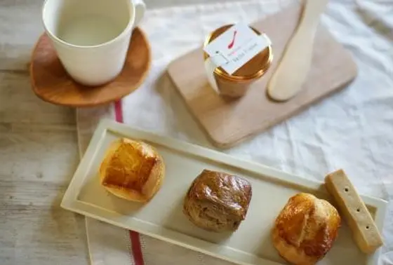 スコーンや焼き菓子と一緒に