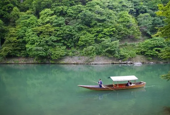 上流へ