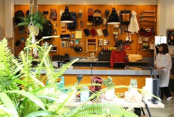 奥行きのある店内
