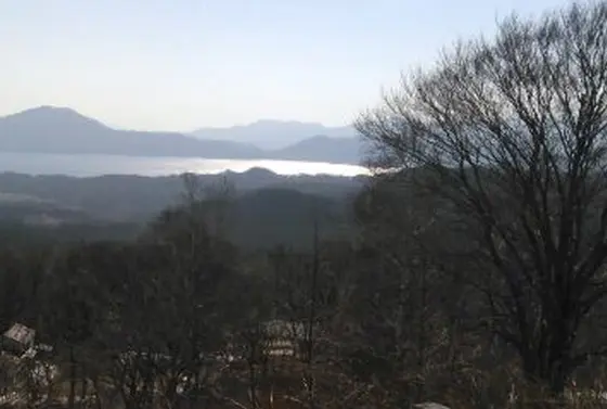 露天風呂から見る絶景！田沢湖が銀色に輝く。