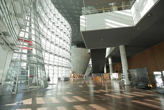 国立新美術館