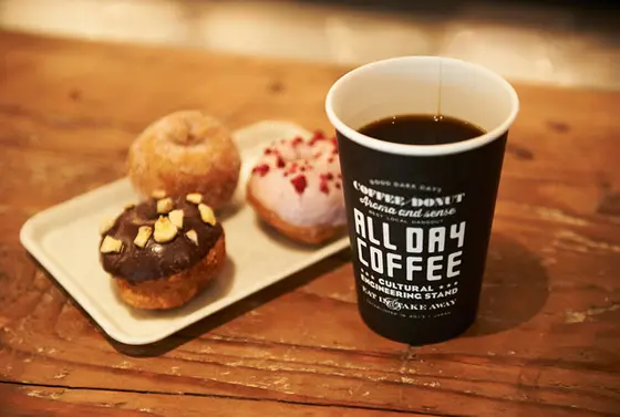一つずつドリップしてくれるコーヒーとドーナッツが最高。