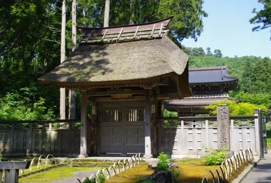 茅葺きの惣門