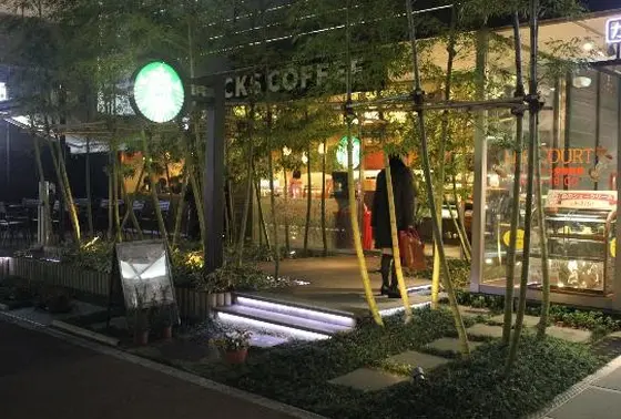 落ち着ける店内