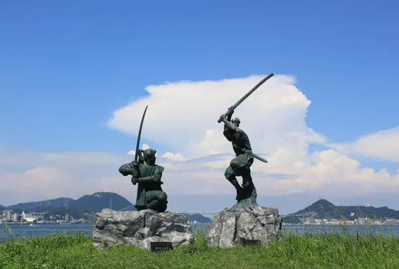 武蔵・小次郎像
