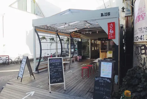 店内で座って食べれるスペースあります！
