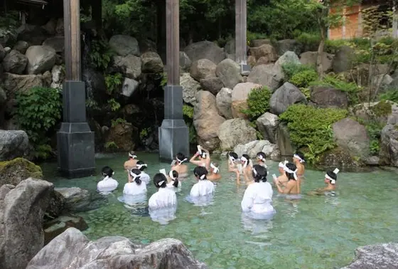 白山の伏流水で禊を体験