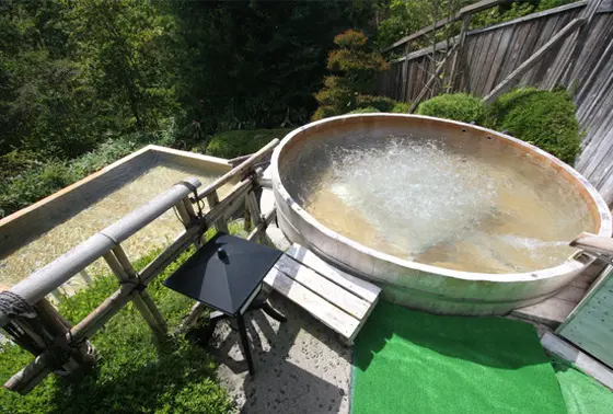 樽のような風呂が面白い