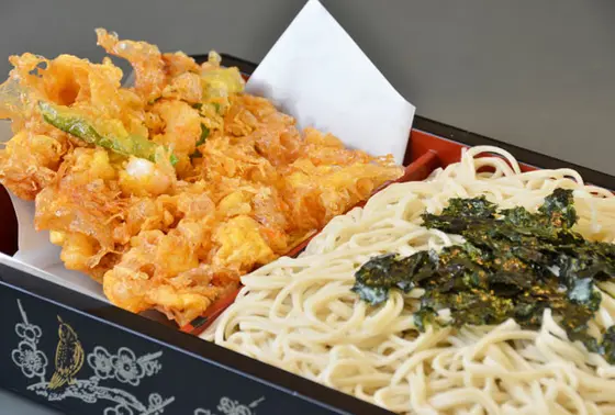 まずはかき揚げ。