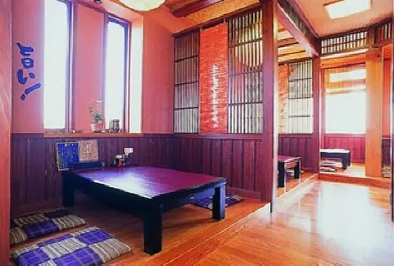 落ち着いた店内。