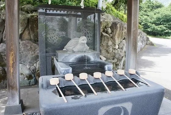 亀のみている前で、 清めてから入りましょう。