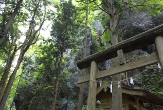 明神岩