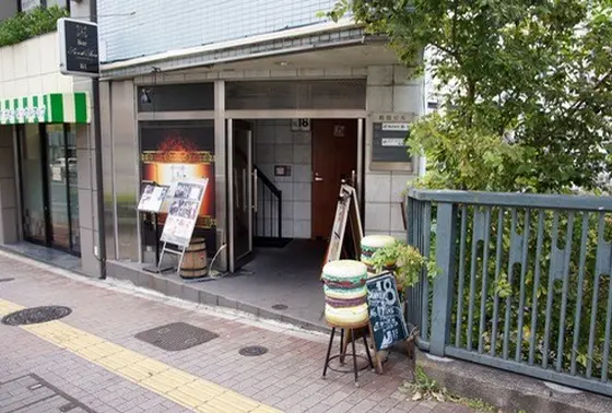 駅から少し離れてます