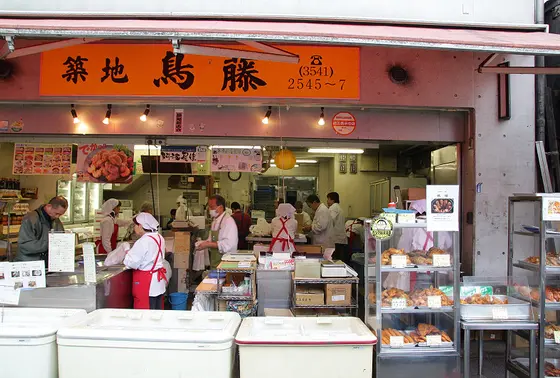 店頭には出来たての総菜が並びます