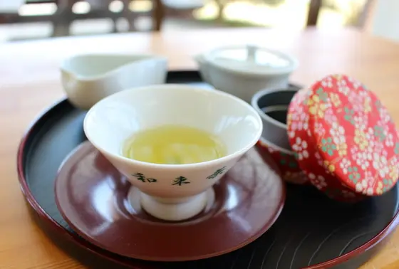 本物のお茶をどうぞ