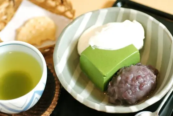 約40年前に登場した抹茶スイーツの先駆けとも評される「抹茶ババロア」