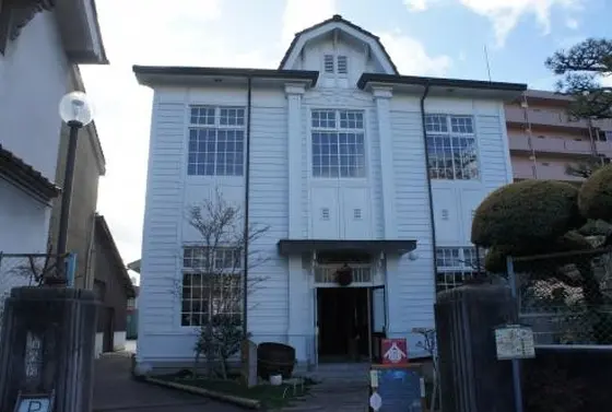 酒泉館