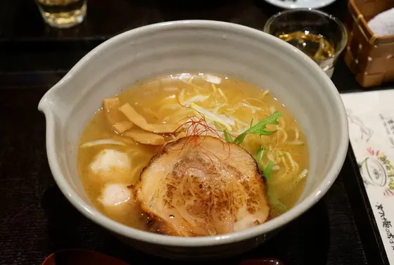 塩ラーメン　880円