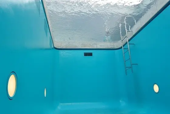 スイミング・プール