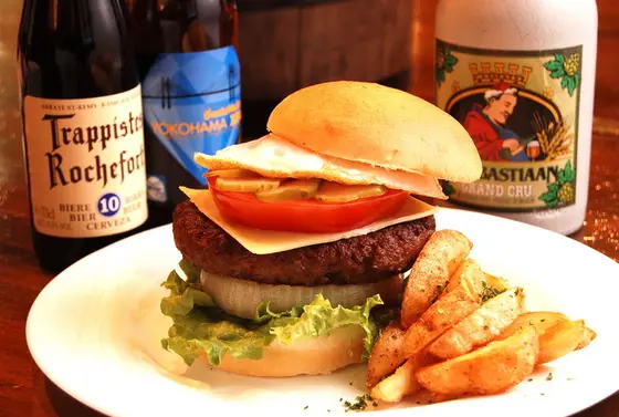 昼ならハンバーガーもあり。