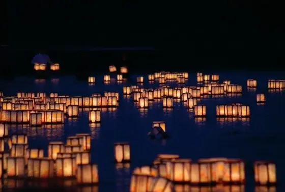 灯籠流し