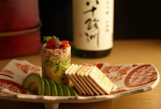 酒肴も日本酒に合わせて凝ったメニューがてんこ盛り！