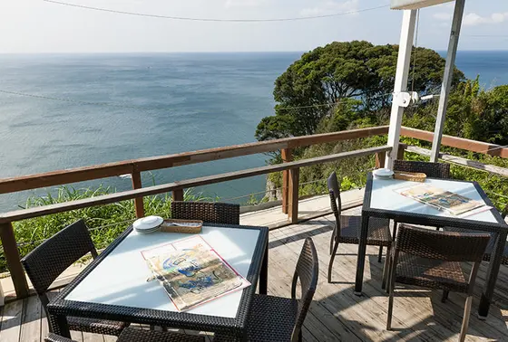 海を眺めながら乾杯