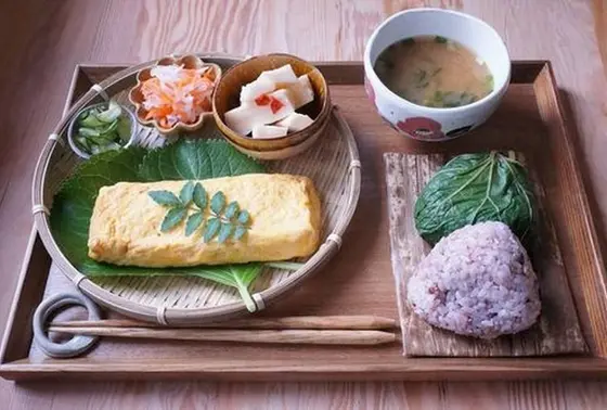 だし巻き玉子とおにぎりのlunch🍙