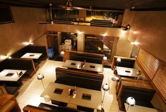 スタイリッシュな店内。