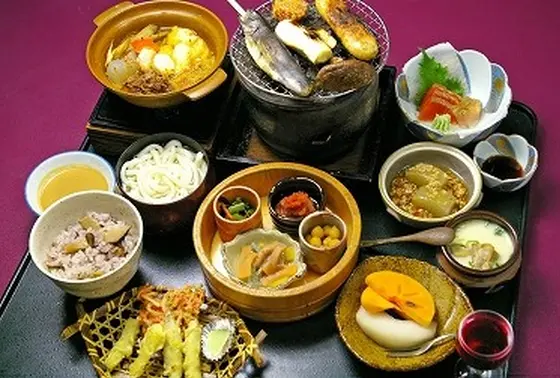 名物熊汁付きの夕食