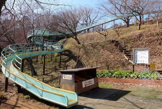 １００メートル越えの滑り台