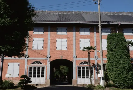 場内の建物は当時のまま保存されています。