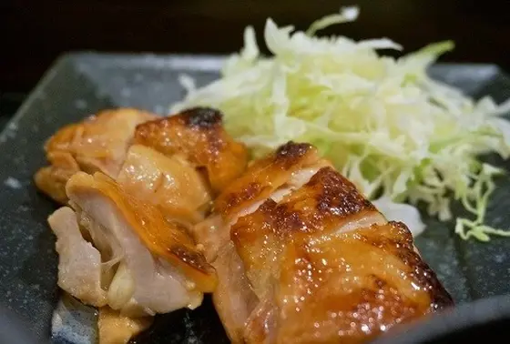 糀につけた鶏肉