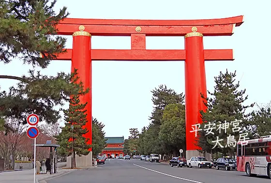 折角なので観光も。まずは有名な鳥居から。