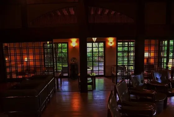 夜はBarに。